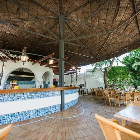 Hotel Pato Amarillo 4*