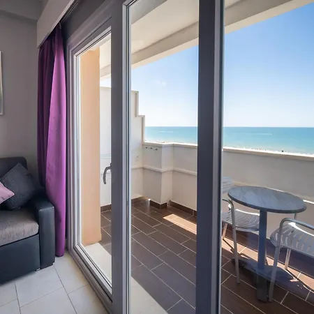 Pato Amarillo 4* Пунта-Умбрия